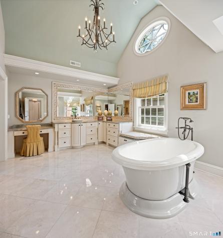 110 Queens Grant Drive Fairfield CT 06824