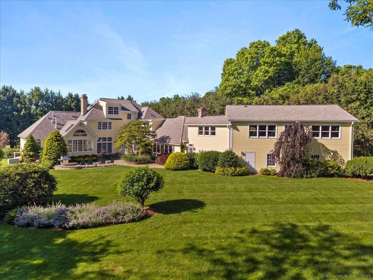 11 Bunker Hill Road Woodbridge CT 06525