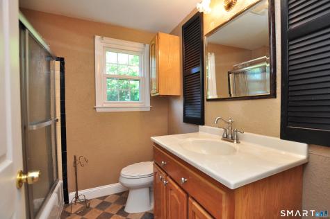 18 Ely Circle Windsor CT 06095