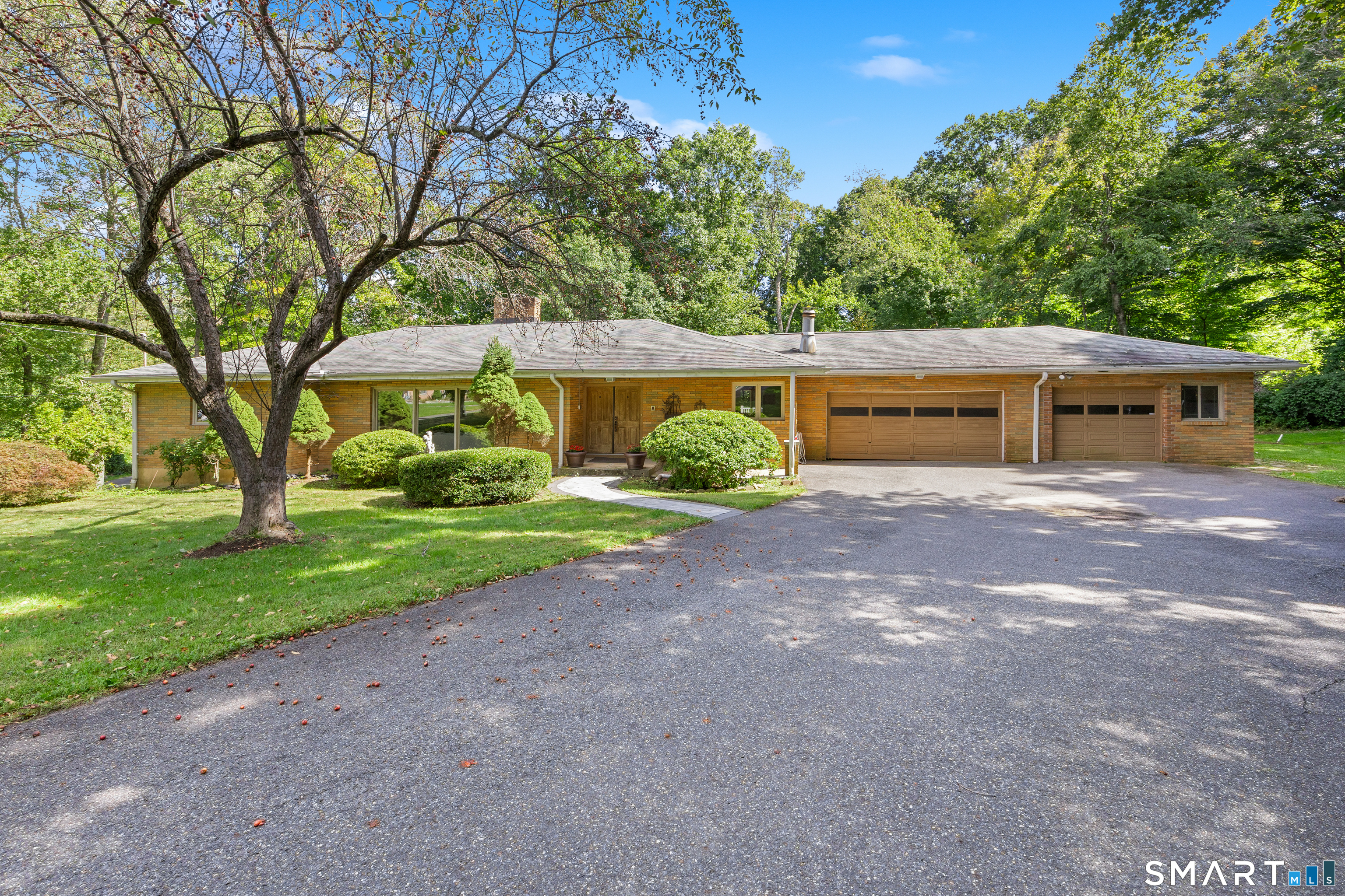 Middlebury CT, 25 Juniper Road