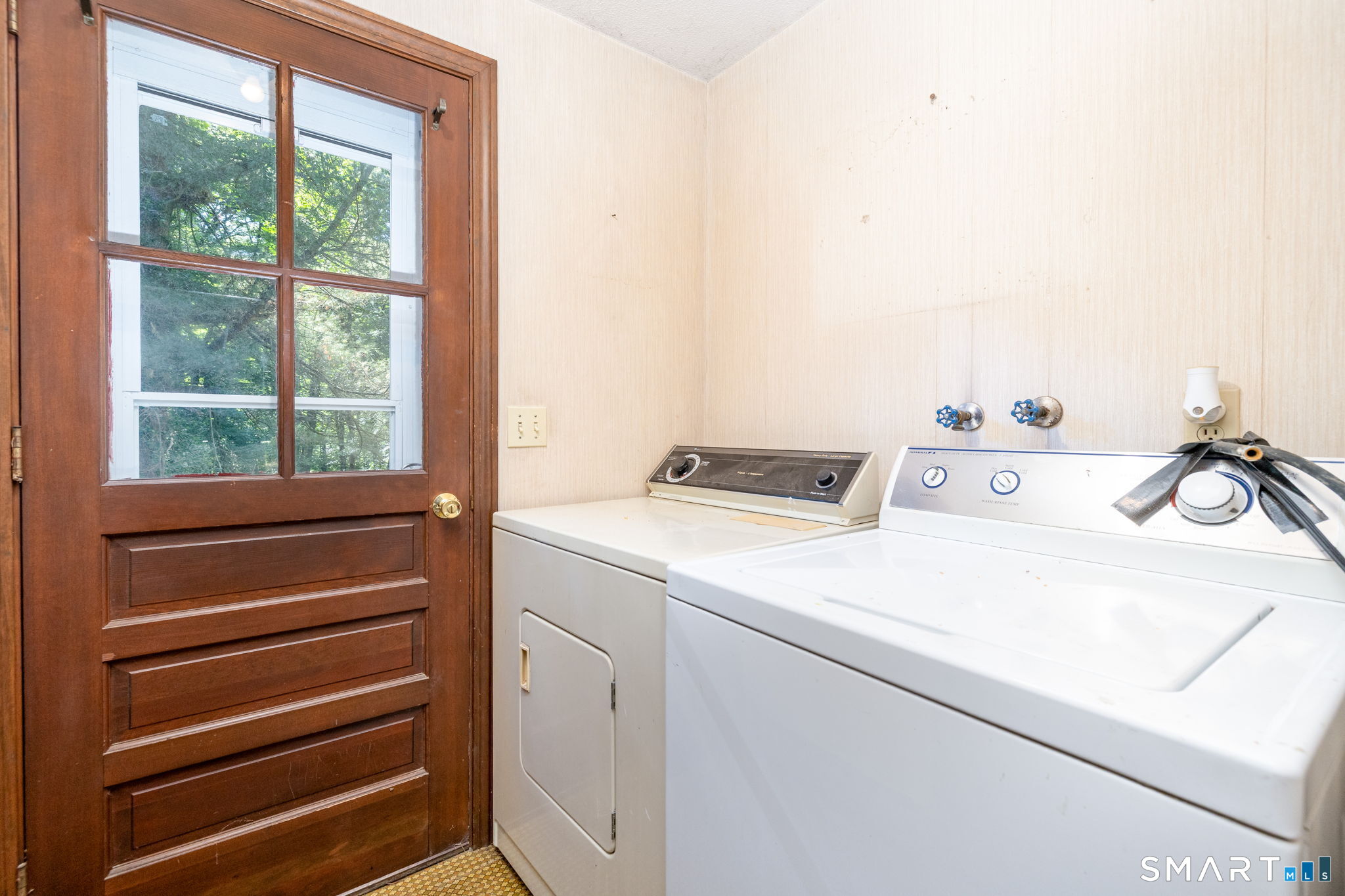 10 Horseshoe Drive East Granby CT 06026