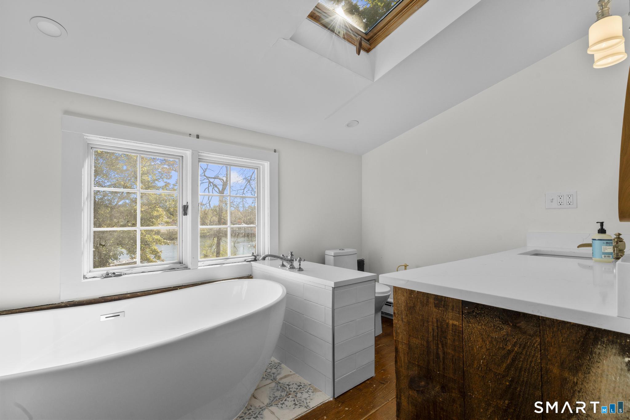 17 East River Road Guilford CT 06437