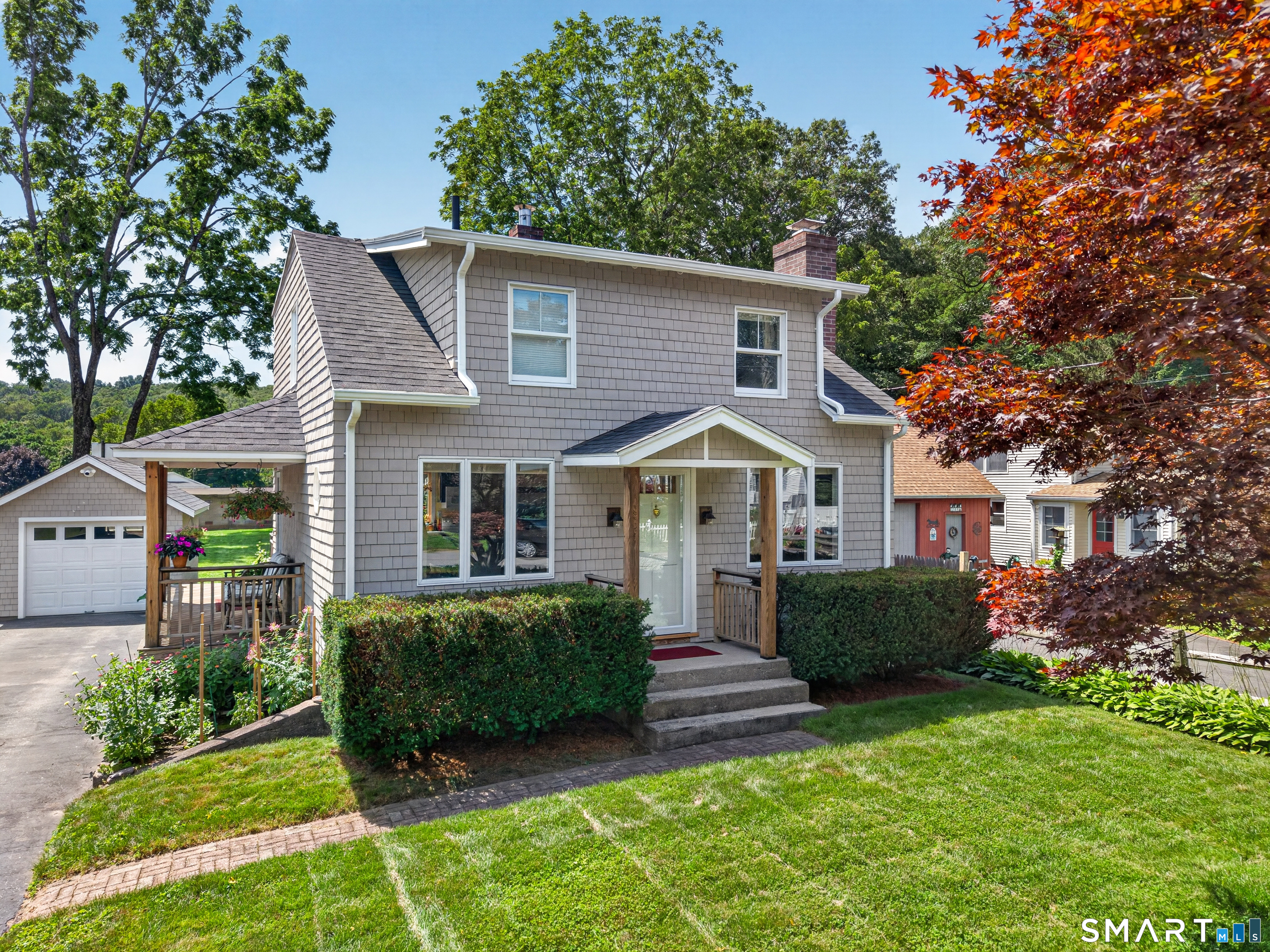 16 Quaker Lane Waterford CT 06375
