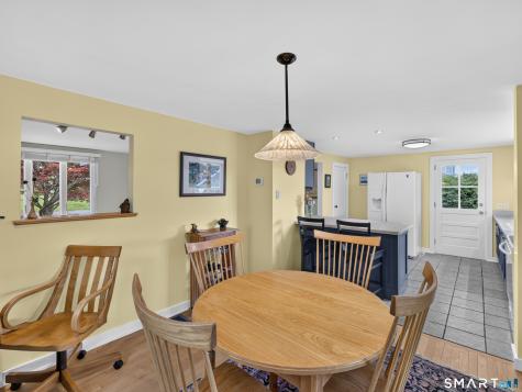 16 Quaker Lane Waterford CT 06375