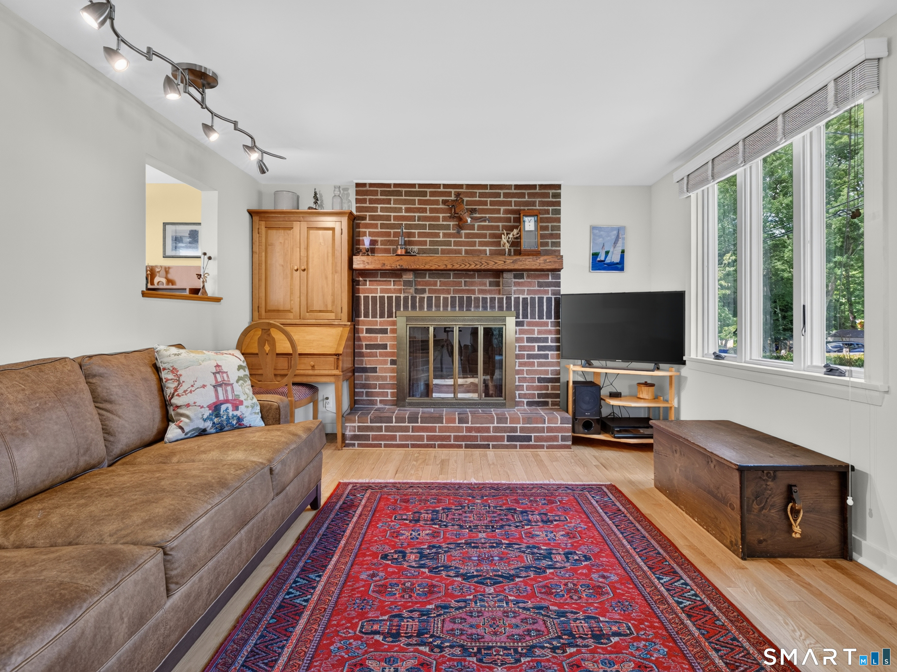 16 Quaker Lane Waterford CT 06375