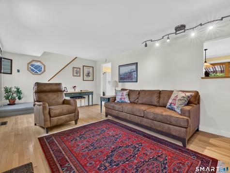 16 Quaker Lane Waterford CT 06375