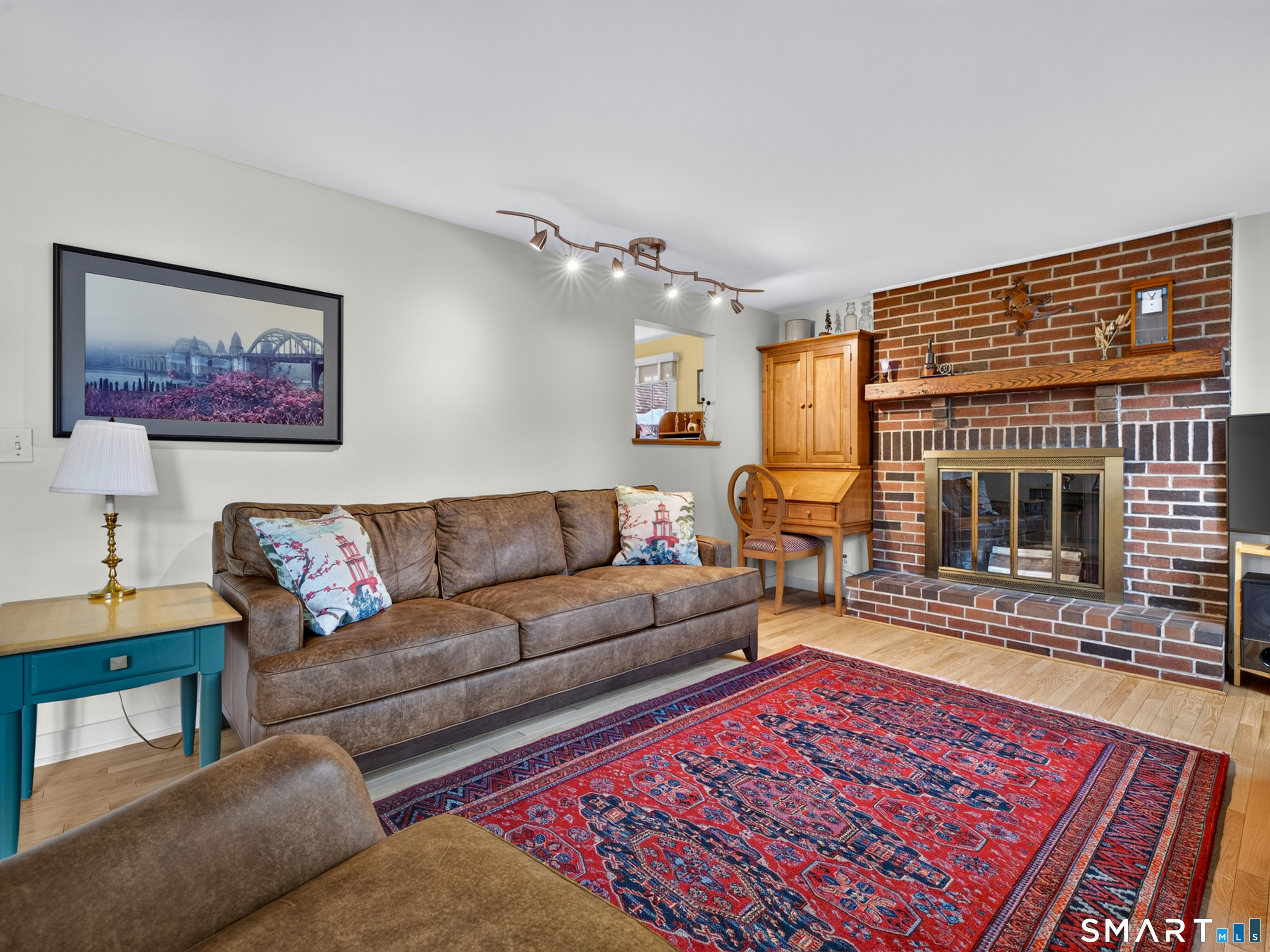 16 Quaker Lane Waterford CT 06375