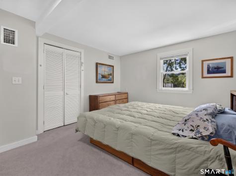 16 Quaker Lane Waterford CT 06375