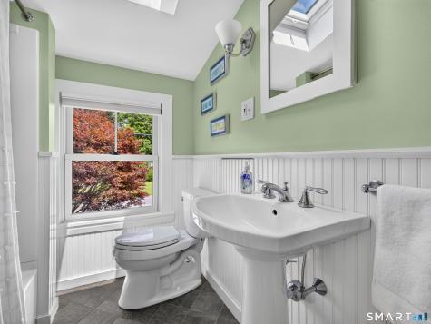 16 Quaker Lane Waterford CT 06375
