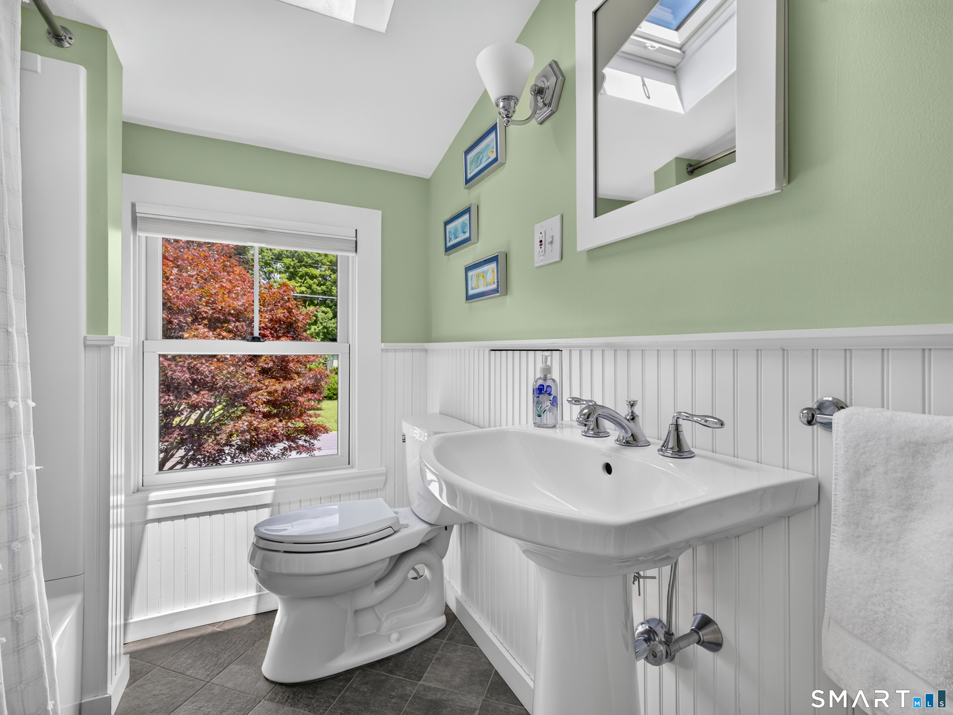 16 Quaker Lane Waterford CT 06375