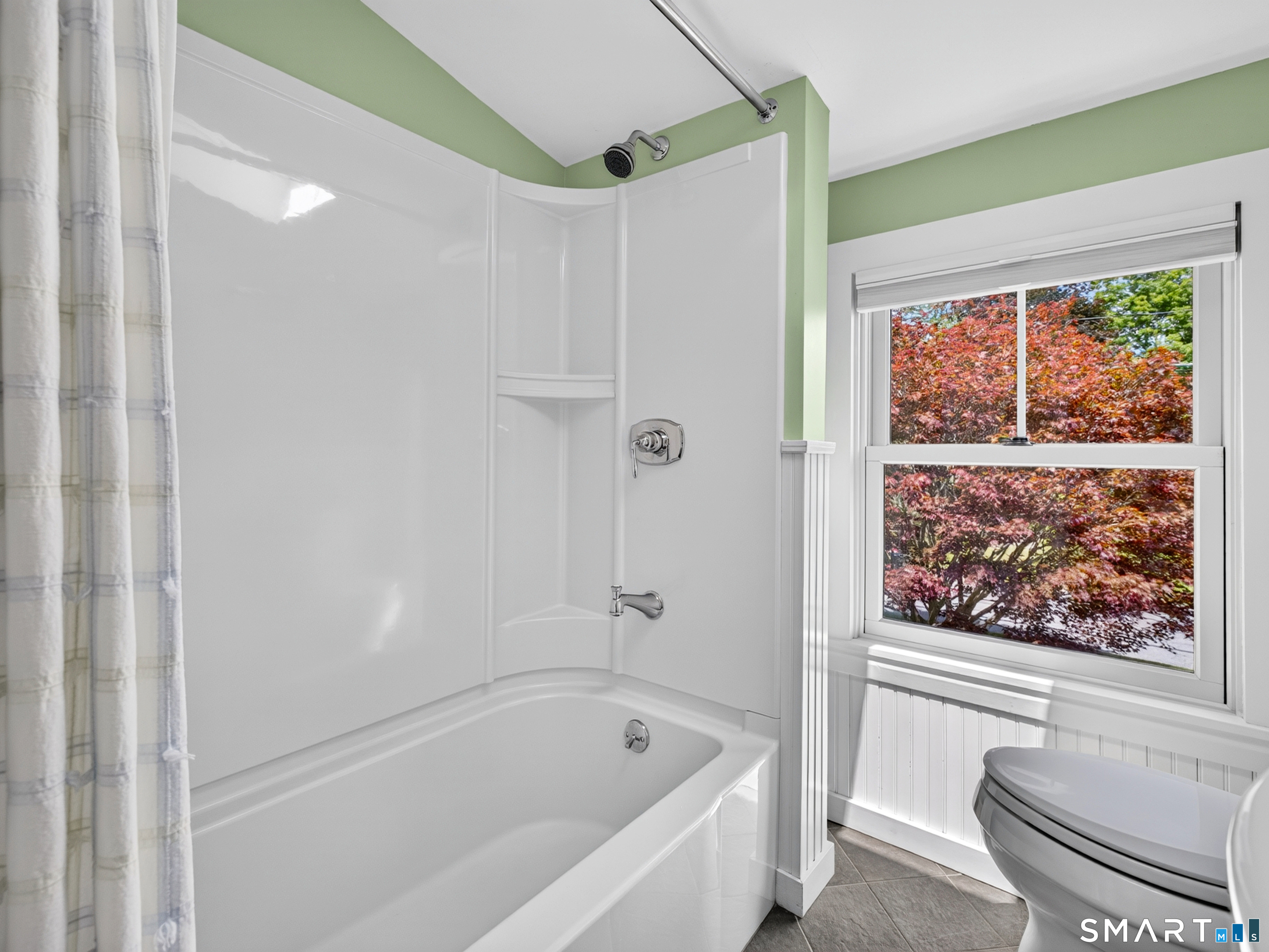 16 Quaker Lane Waterford CT 06375