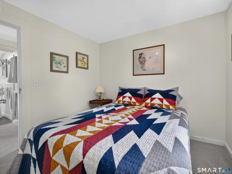 16 Quaker Lane Waterford CT 06375