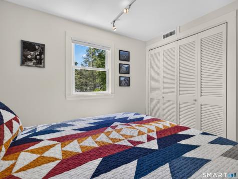 16 Quaker Lane Waterford CT 06375