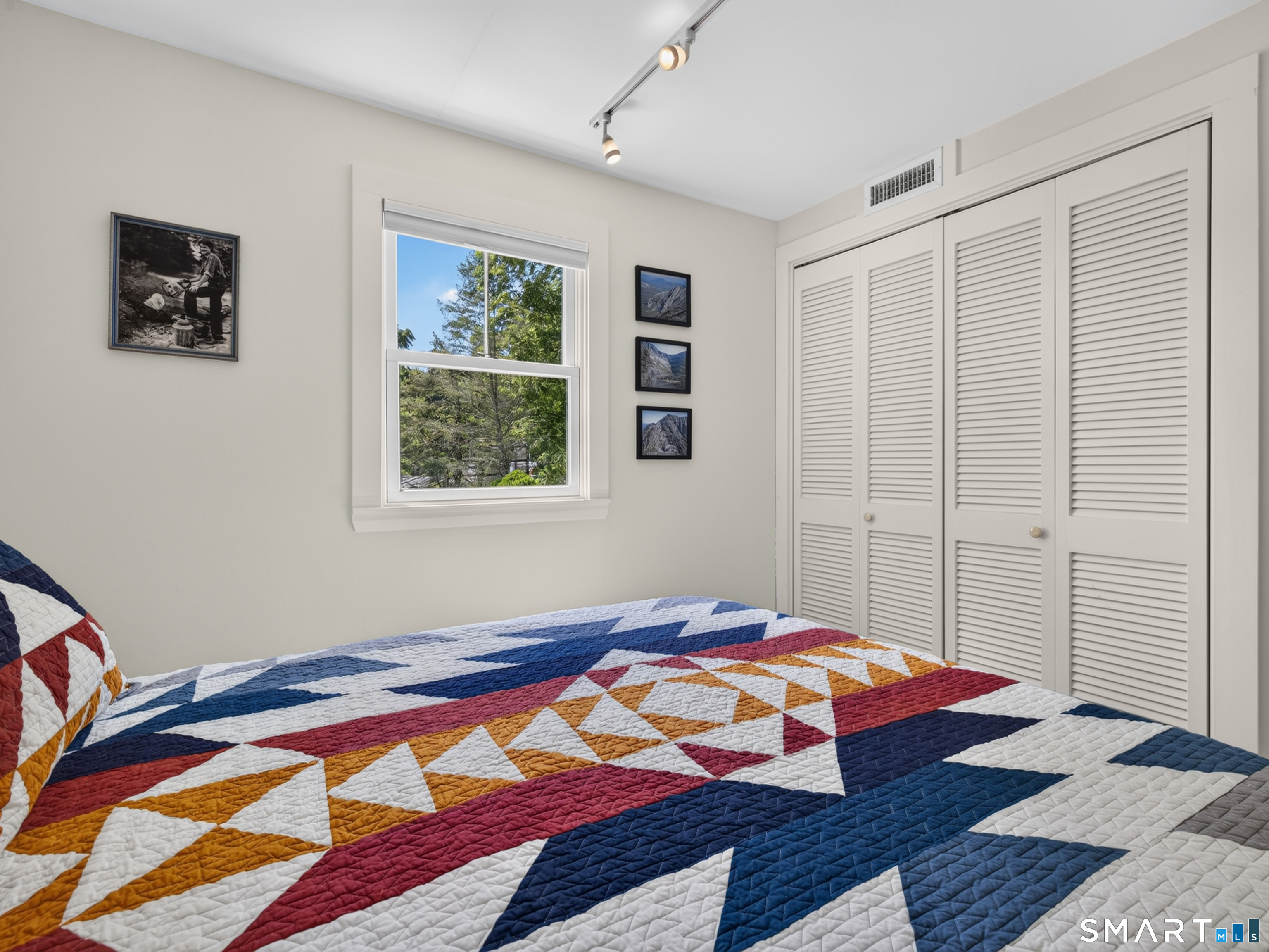 16 Quaker Lane Waterford CT 06375