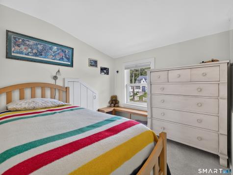 16 Quaker Lane Waterford CT 06375