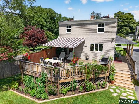 16 Quaker Lane Waterford CT 06375