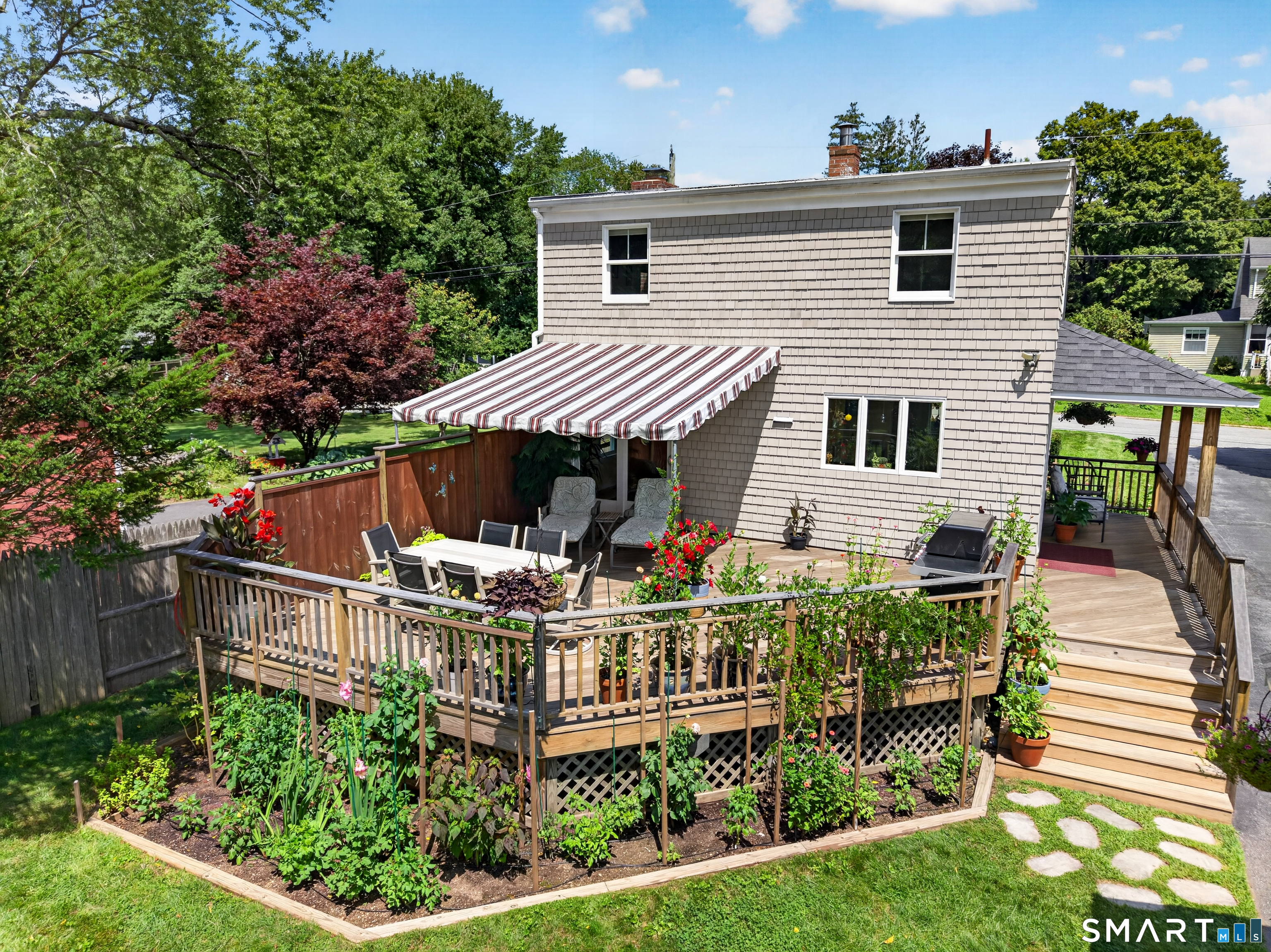 16 Quaker Lane Waterford CT 06375