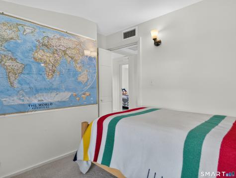 16 Quaker Lane Waterford CT 06375