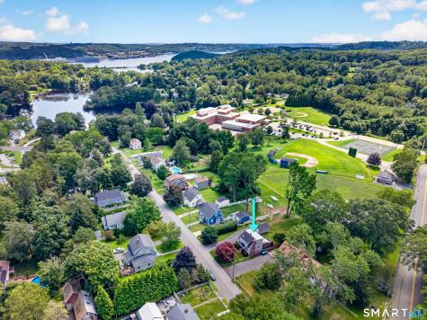 16 Quaker Lane Waterford CT 06375