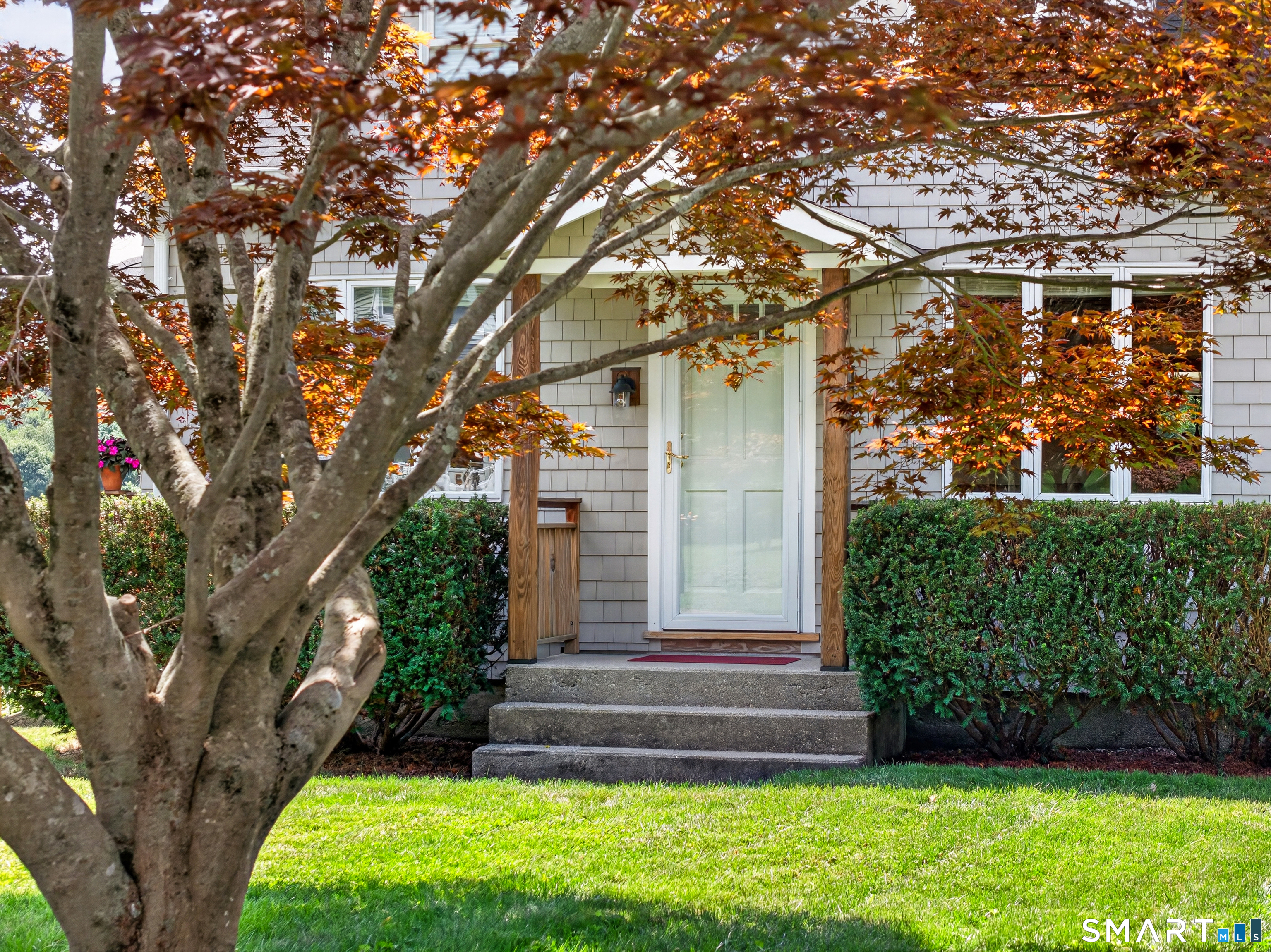 16 Quaker Lane Waterford CT 06375