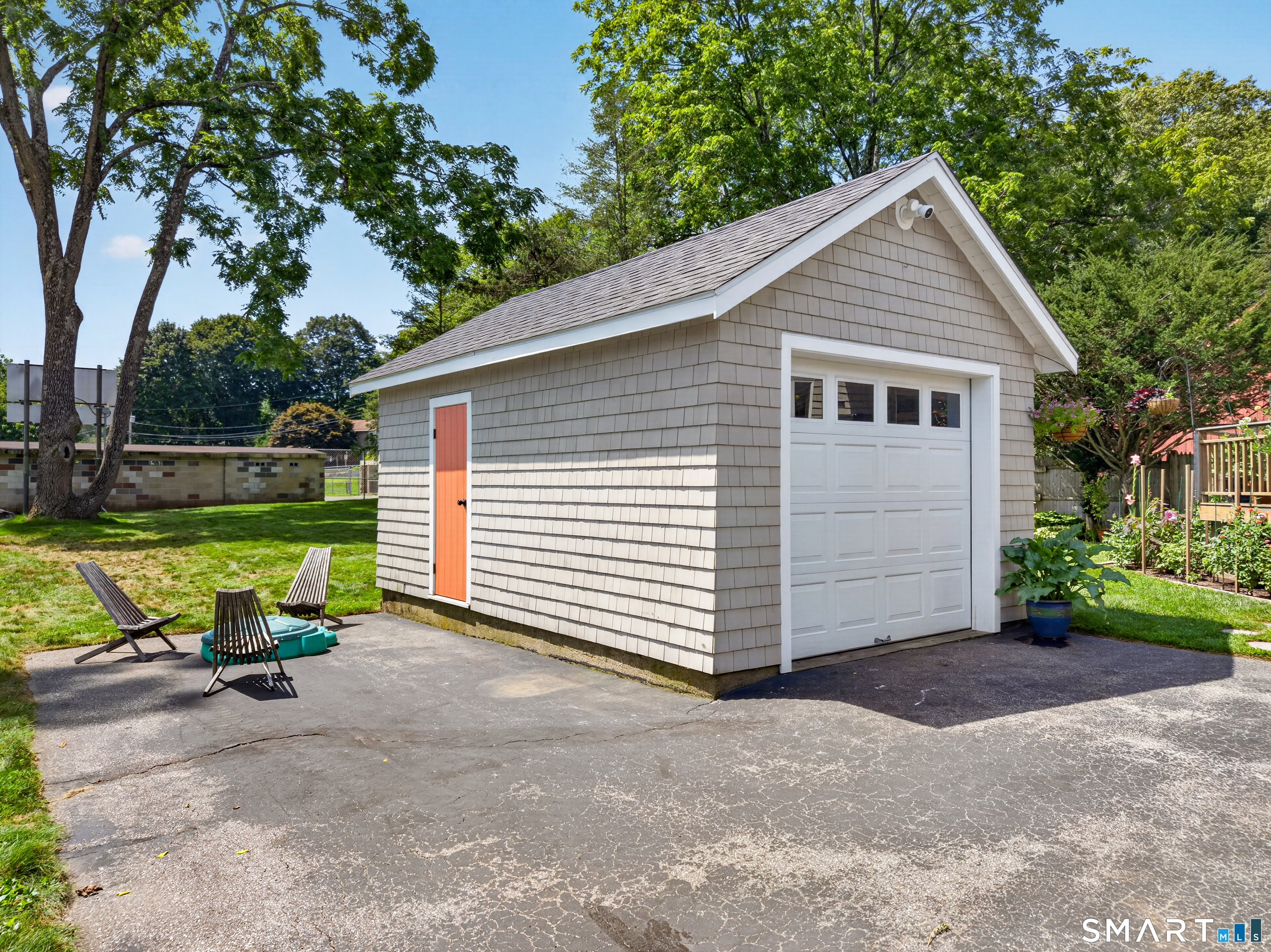 16 Quaker Lane Waterford CT 06375