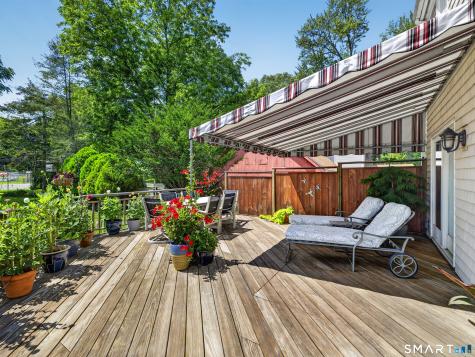 16 Quaker Lane Waterford CT 06375