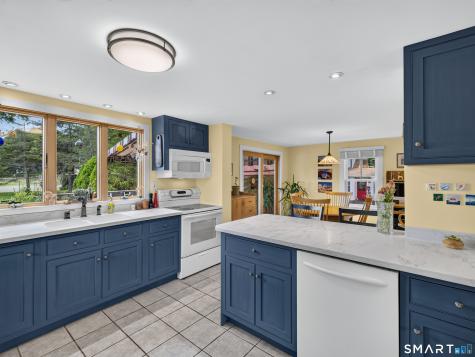16 Quaker Lane Waterford CT 06375