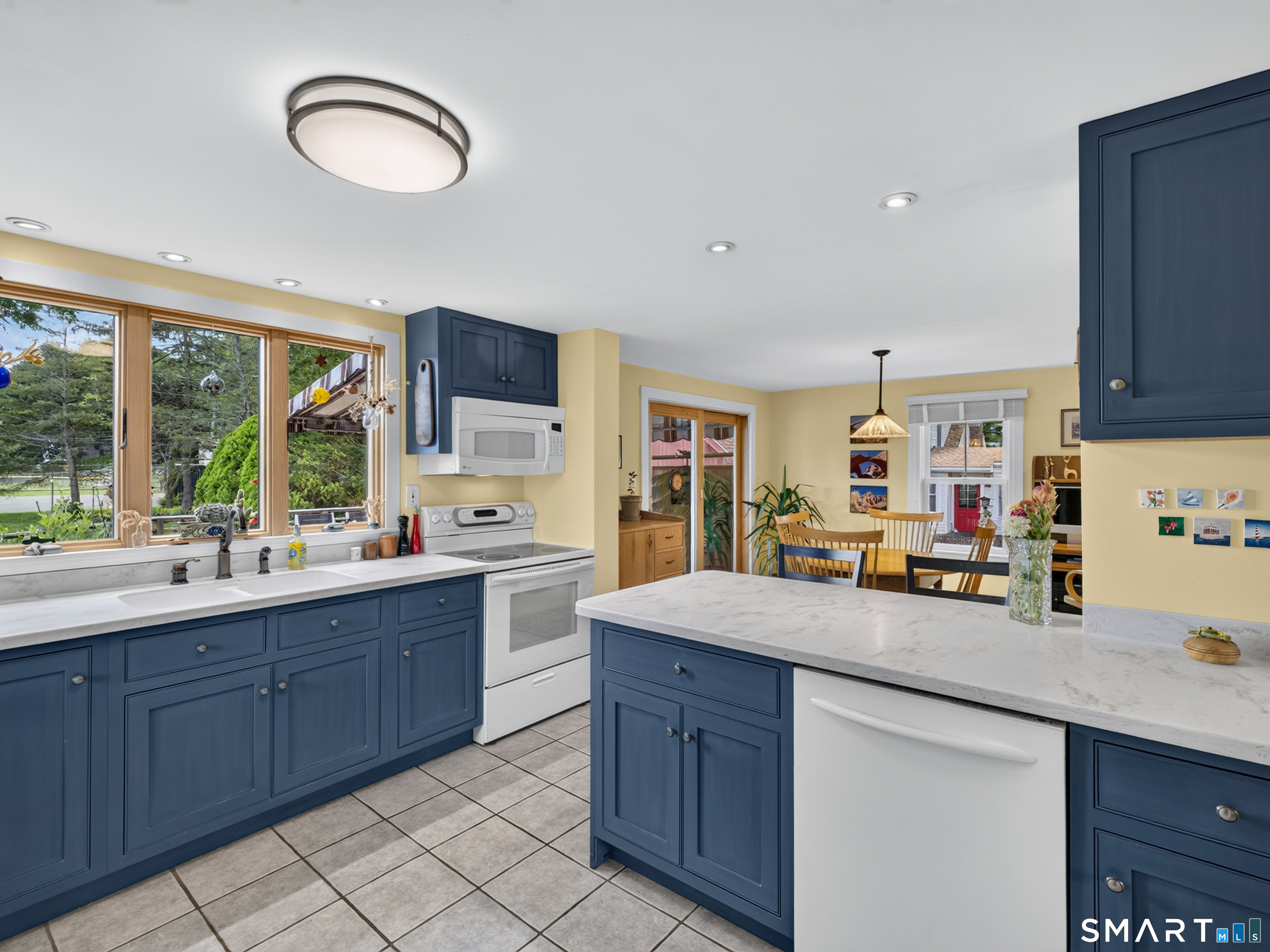 16 Quaker Lane Waterford CT 06375