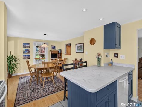 16 Quaker Lane Waterford CT 06375