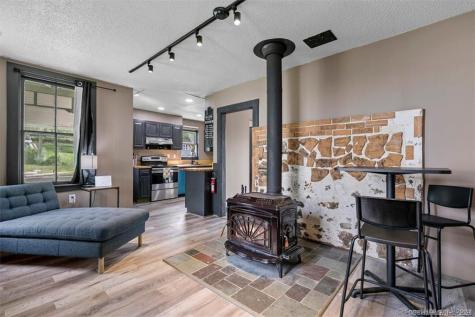 7 Swan Avenue Norwich CT 06360