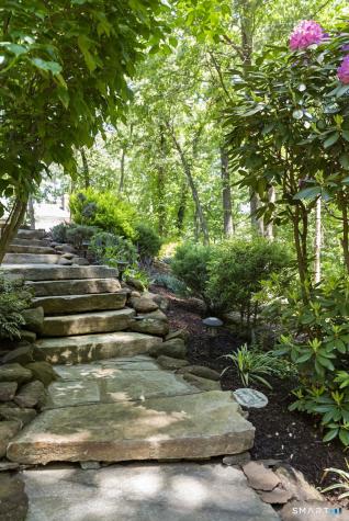 5 Grosvenor Place Farmington CT 06032