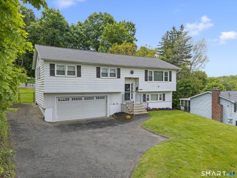 55 Hoyts Hill Bethel CT 06801