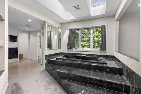 24 Roxbury Road Woodbury CT 06798