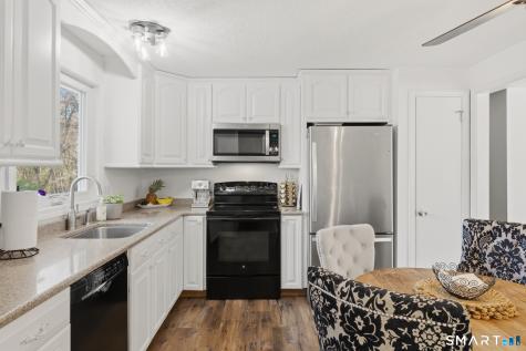 92 Laurel Lane Simsbury CT 06070