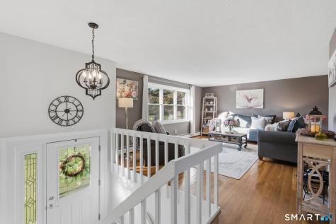 92 Laurel Lane Simsbury CT 06070
