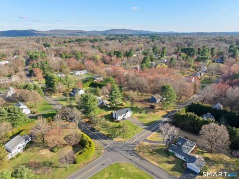 92 Laurel Lane Simsbury CT 06070