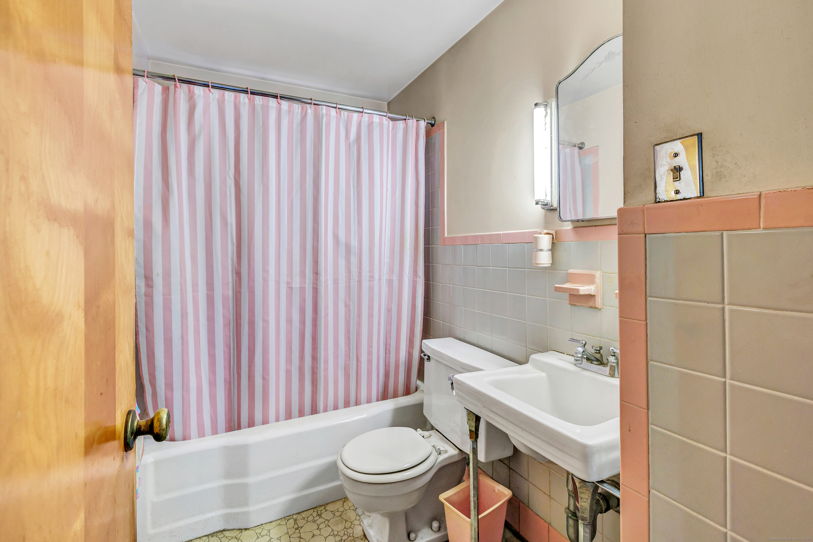 330 Oakwood Street Bridgeport CT 06606