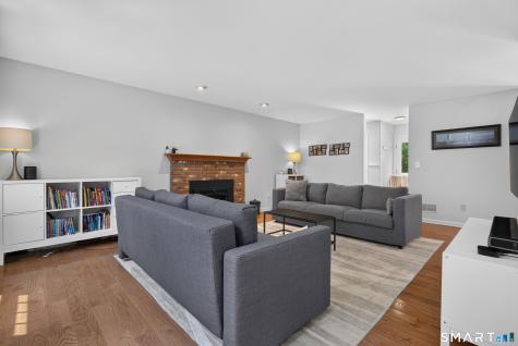 8 Antoinette Lane Guilford CT 06437