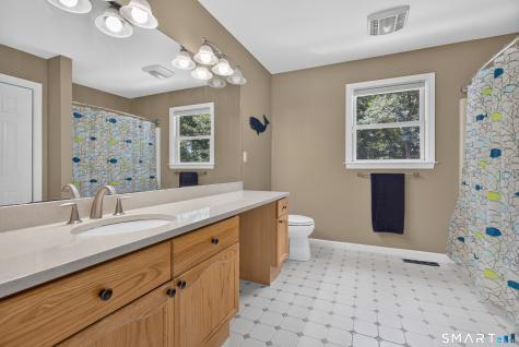 8 Antoinette Lane Guilford CT 06437