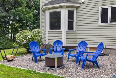 8 Antoinette Lane Guilford CT 06437