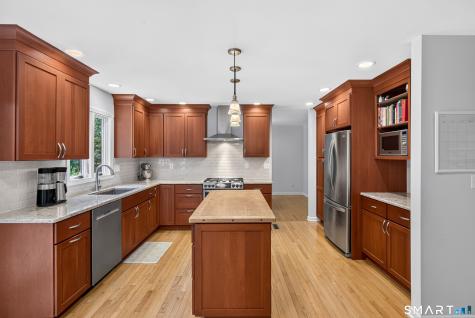 8 Antoinette Lane Guilford CT 06437