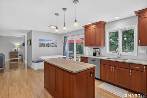 8 Antoinette Lane Guilford CT 06437