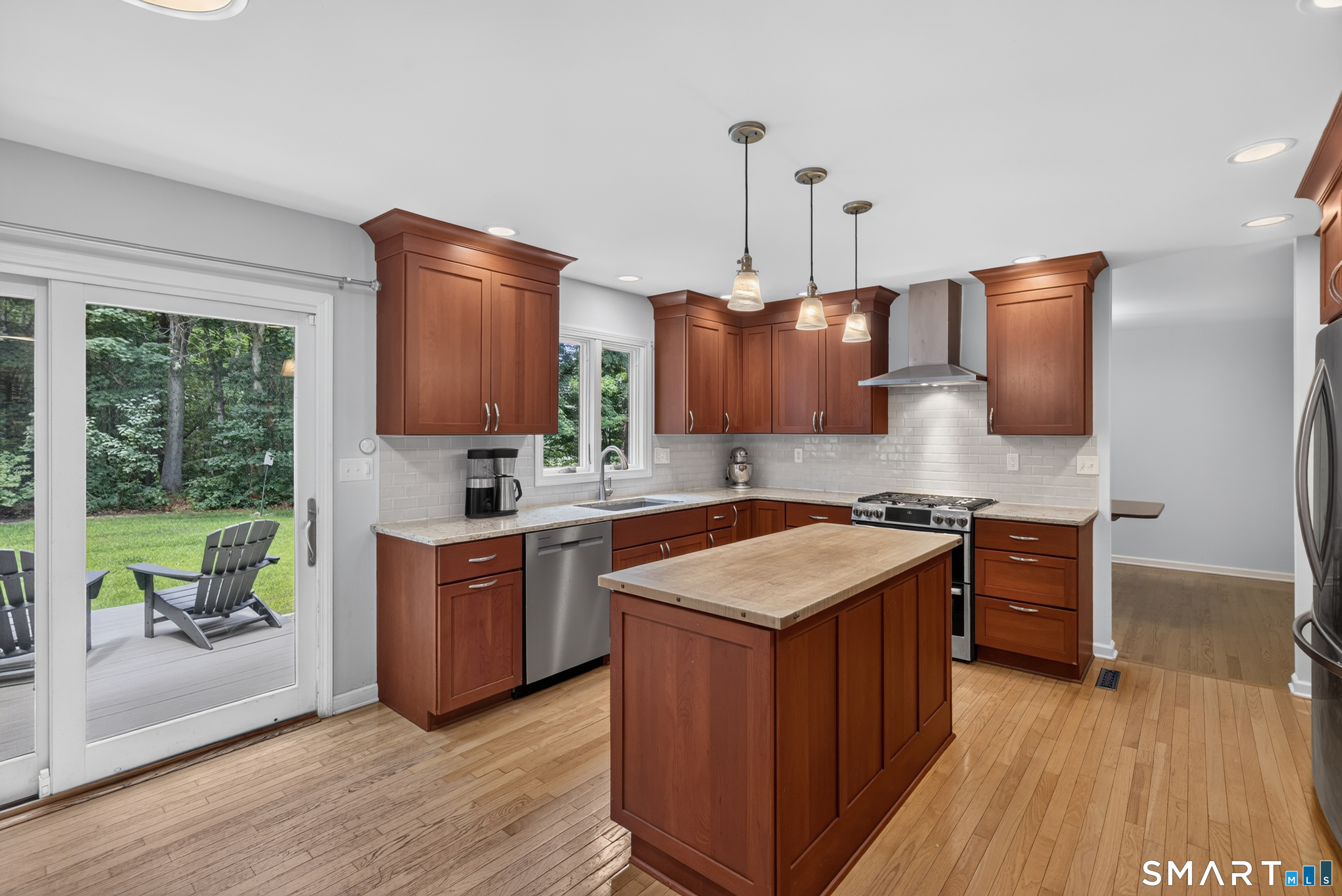 8 Antoinette Lane Guilford CT 06437