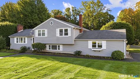 2 Surrey Drive North Haven CT 06473