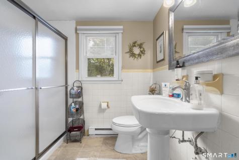 2 Surrey Drive North Haven CT 06473