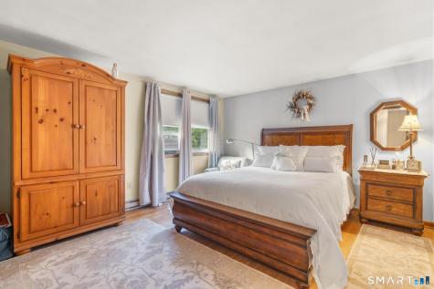 2 Surrey Drive North Haven CT 06473