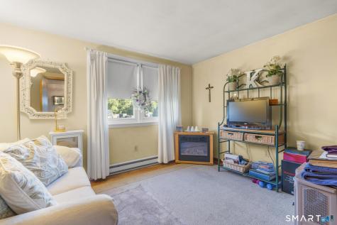 2 Surrey Drive North Haven CT 06473