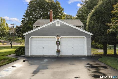 2 Surrey Drive North Haven CT 06473