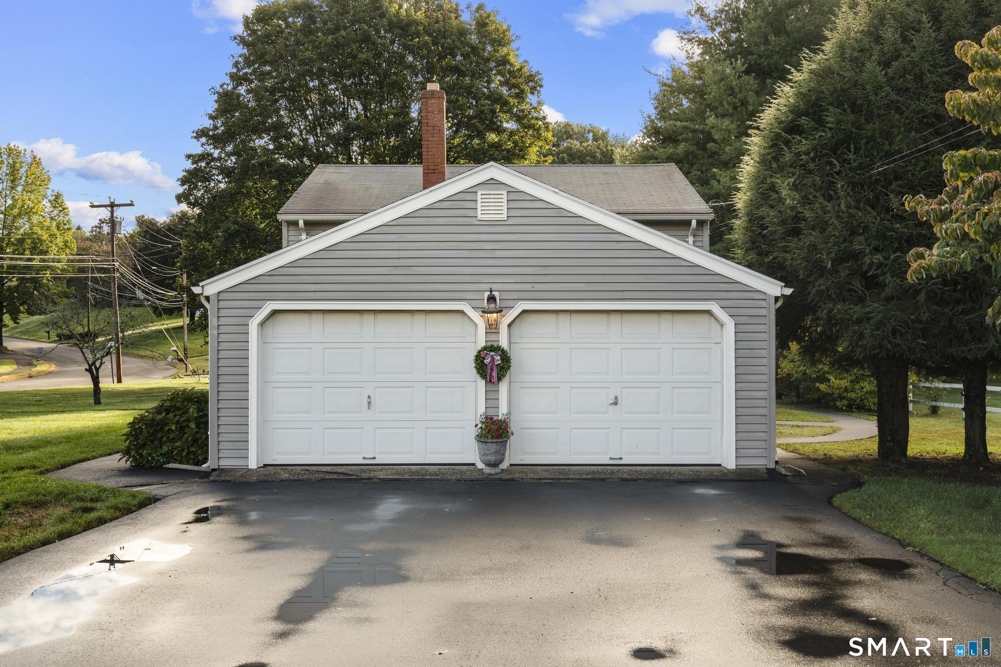 2 Surrey Drive North Haven CT 06473