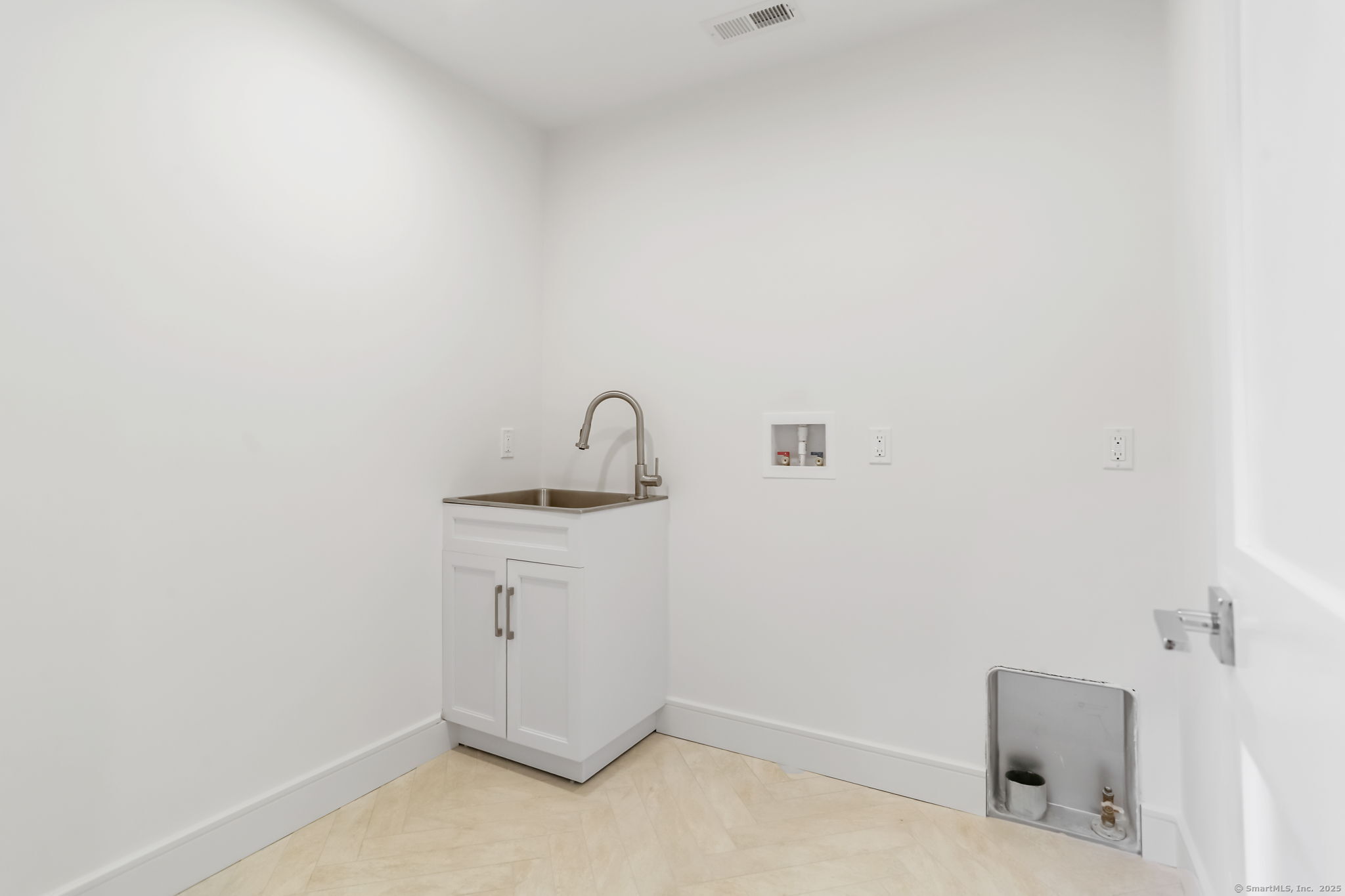 45 Robin Circle Fairfield CT 06824